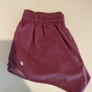 Lululemon hotty hot 2.5 shorts
